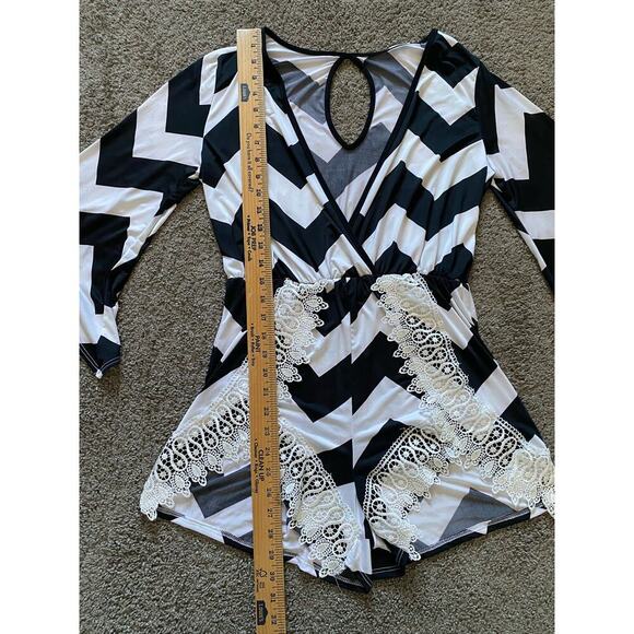 Black and White Chevron Print V-Neck Romper- size medium - Picture 2 of 9